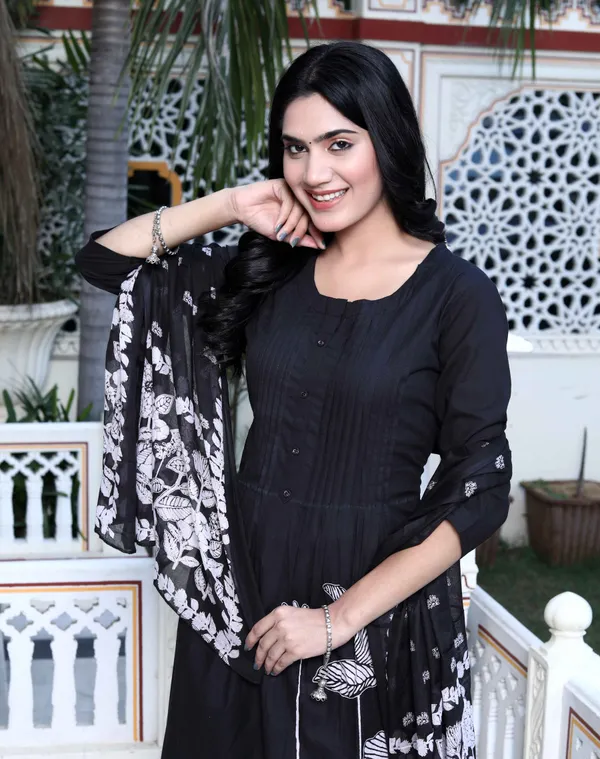 Women's_Black_Pintucks_Detailing_Straight_Kurta_And_Palazzo_With_Dupatta_Set_-_Doriyan