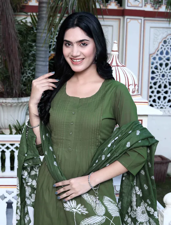 Women's_Mehandi_Pintucks_Floral_Pattern_Cotton_Straight_Kurta_With_Palazzo_And_Floral_Dupatta_Set_-_Doriyan