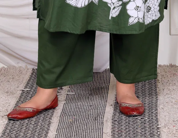 Women's_Plus_Size_Mehandi_Pintucks_Cotton_Floral_Straight_Kurta_And_Palazzo_-_Doriyan