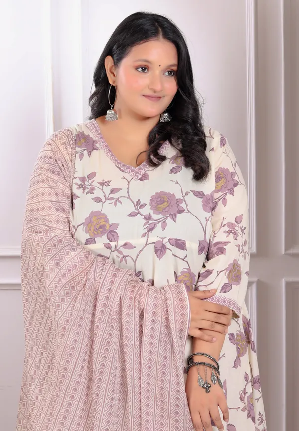 Women's_Plus_Size_Floral_Pink_Anarkali_Kurta_With_Palazzo_And_Dupatta_Set_-_Doriyan