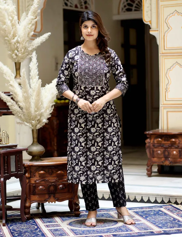 Women's_Embroidered_Kurta_In_Sweet-Heart_Neck_With_Black_Straight_Palazzo_-_Doriyan