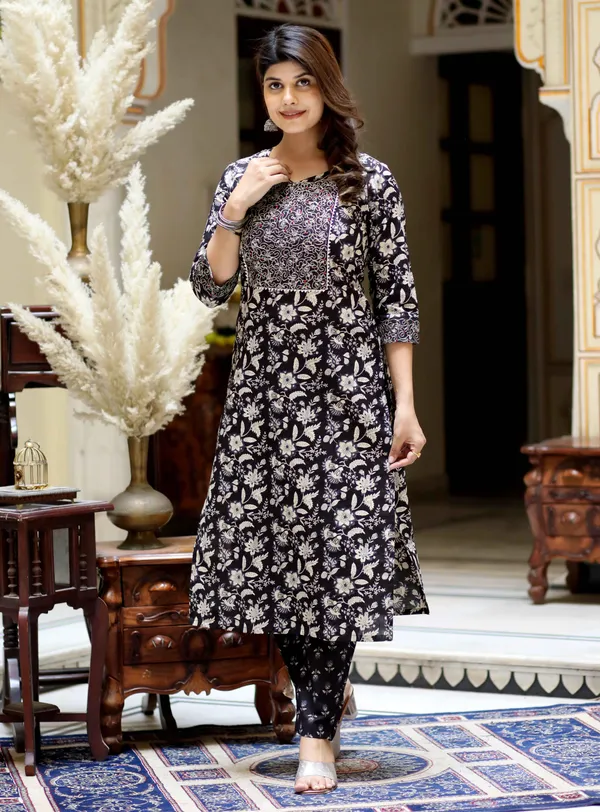 Women's_Embroidered_Kurta_In_Sweet-Heart_Neck_With_Black_Straight_Palazzo_-_Doriyan