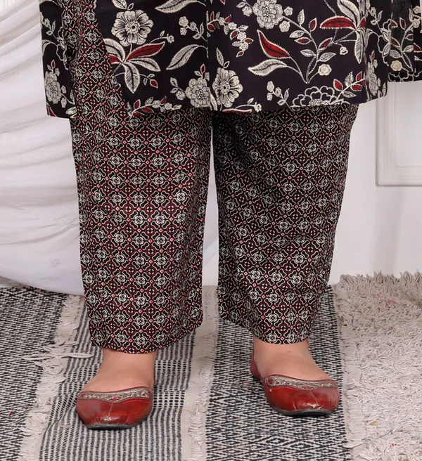 Women's_Plus_Size_Multi_Colour_Floral_Printed_Zari_Embroidery_Yoke_Design_Kurta_With_Palazzo_-_Doriyan