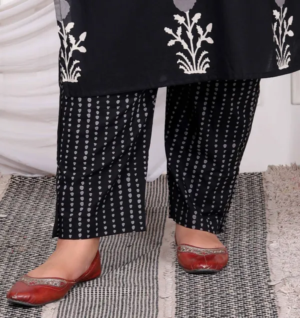 Women's_Plus_Size_Cotton_Gota_Patti_Black_Floral_Printed_Straight_Kurta_Palazzo_Set_-_Doriyan
