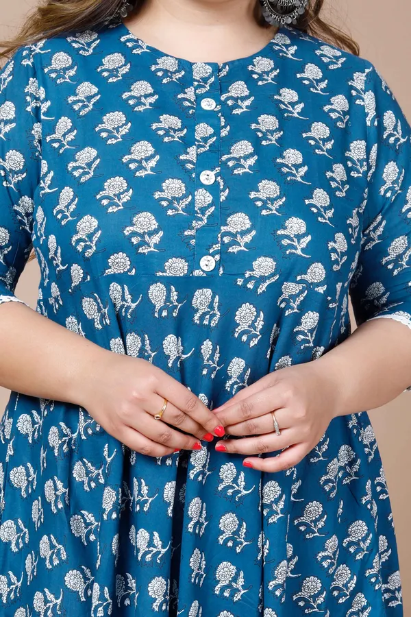 Women's_Plus_Size_Blue_&_White_Ethnic_Motifs_Printed_Cotton_Anarkali_Kurta_-_Doriyan