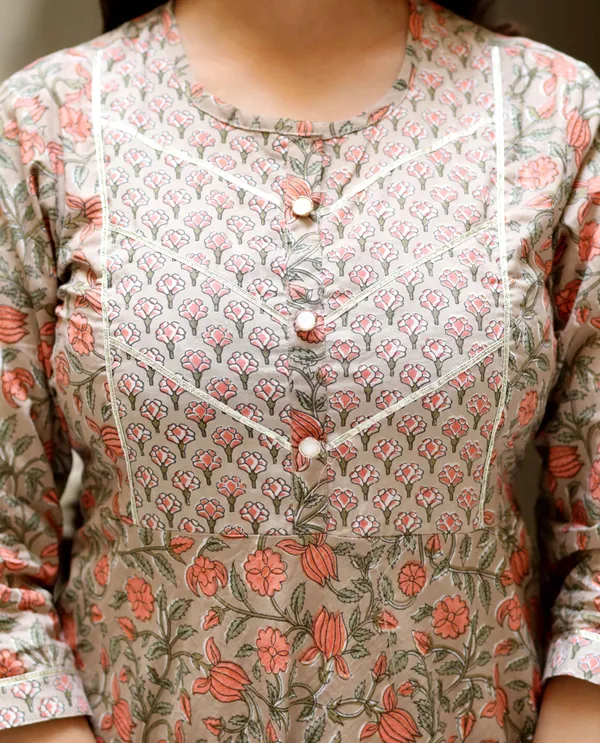 Women's_Beige_Cotton_Floral_Printed_Anarkali_Kurta_-_Doriyan