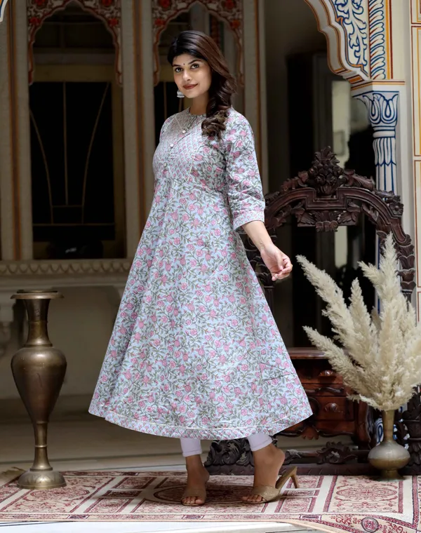 Women's_Blue_Floral_Printed_Anarkali_Kurta_-_Doriyan
