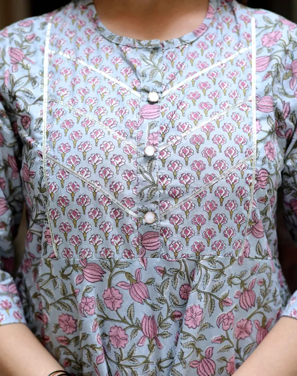 Women's_Blue_Floral_Printed_Anarkali_Kurta_-_Doriyan