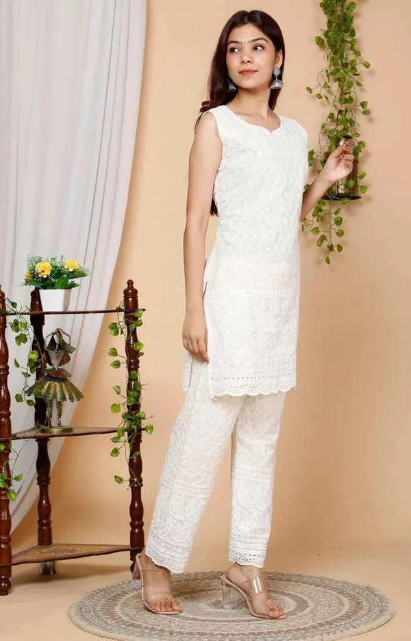 Women's_Beige_Floral_Embroidered_Pure_Cotton_Sleevless_Kurti_-_Doriyan
