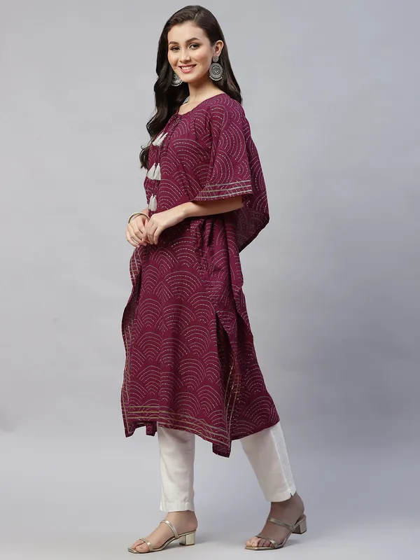 Women's_Magenta_Floral_Printed_Cotton_Kaftan_Kurta_In_Magenta_-_Doriyan