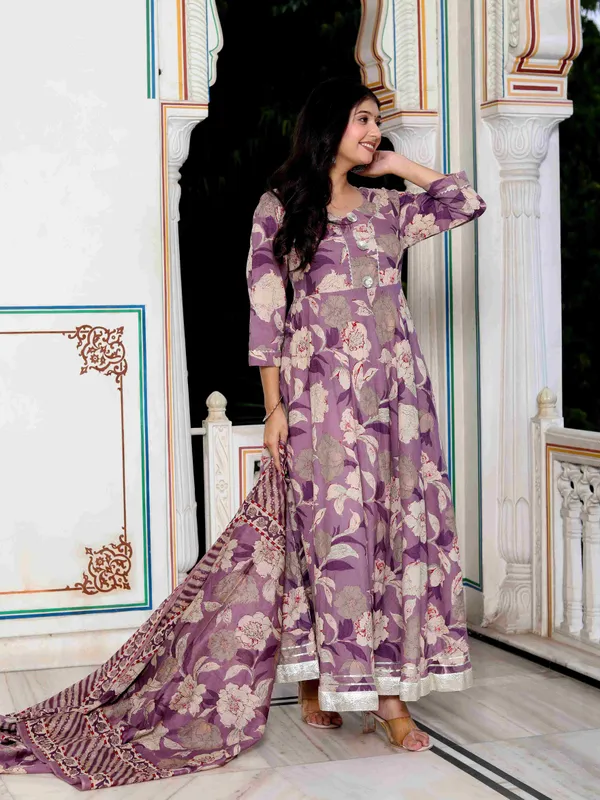 Women's_Purple_Flower_Printed_With_Lace_Border_Anarkali_Kurta_With_Dupatta_Set_-_Doriyan