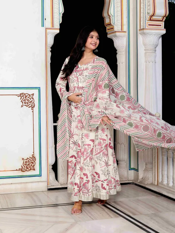 Women's_Light_Pink_Cotton_Birds_And_Leaf_Floral_Printed_Anarkali_Kurta_And_Dupatta_Set_-_Doriyan