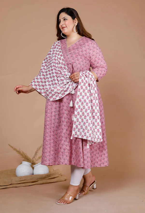 Women's_Plus_Size_Pink_Floral_Printed_Cotton_Anarkali_Kurta_With_Dupatta_-_Doriyan