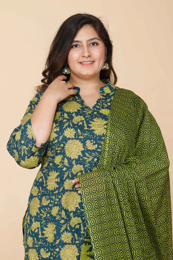 Women's_Plus_Size_Green_Floral_Printed_Cotton_Kurta_With_Sharara_&_Dupatta_Set_-_Doriyan