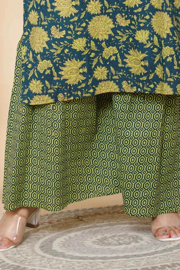 Women's_Plus_Size_Green_Floral_Printed_Cotton_Kurta_With_Sharara_&_Dupatta_Set_-_Doriyan