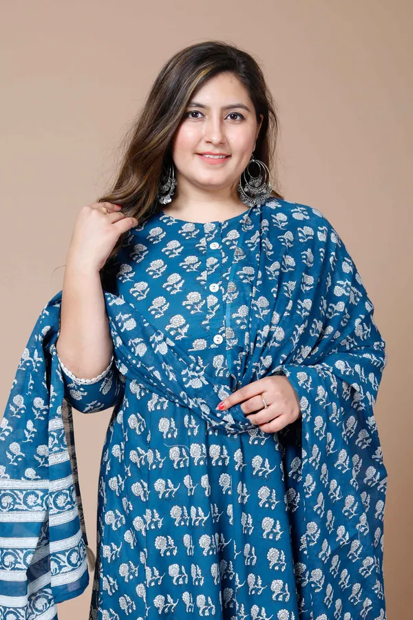 Women's_Plus_Size_Blue_Printed_Anarkali_Kurta_With_Dupatta_-_Doriyan