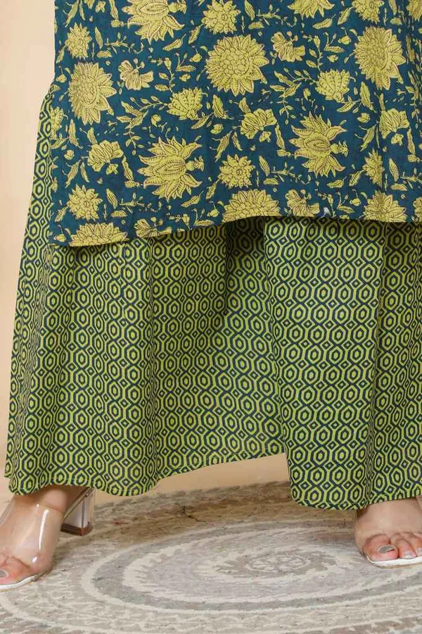 Women's_Plus_Size_Green_Floral_Pure_Cotton_Kurta_With_Sharara_-_Doriyan
