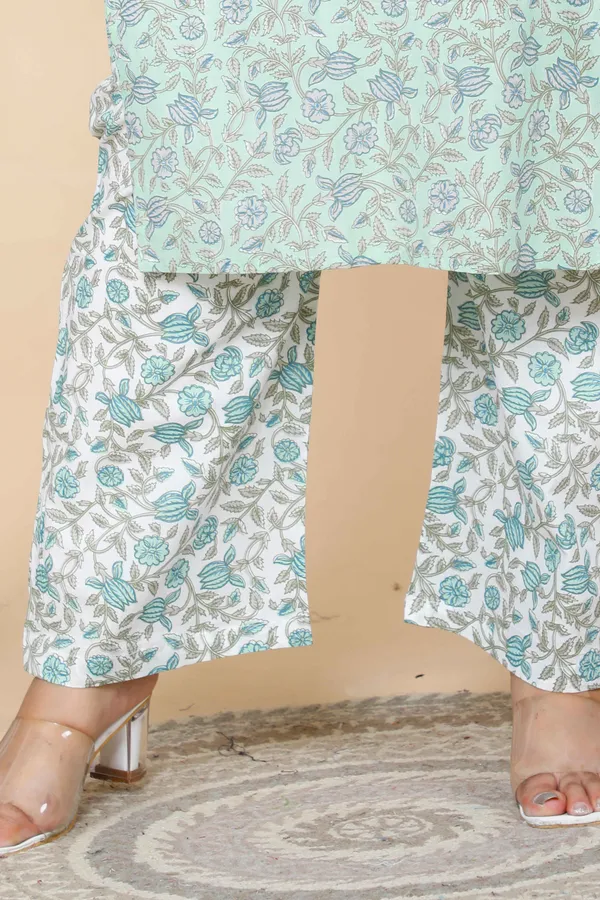 Women's_Plus_Size_Green_Floral_Printed_Cotton_Kurta_With_Palazzo_Set_-_Doriyan
