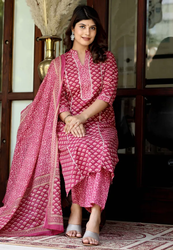 Women's_Pink_Straight_Floral_Printed_Kurta_&_Palazzo_With_Dupatta_Set_-Doriyan