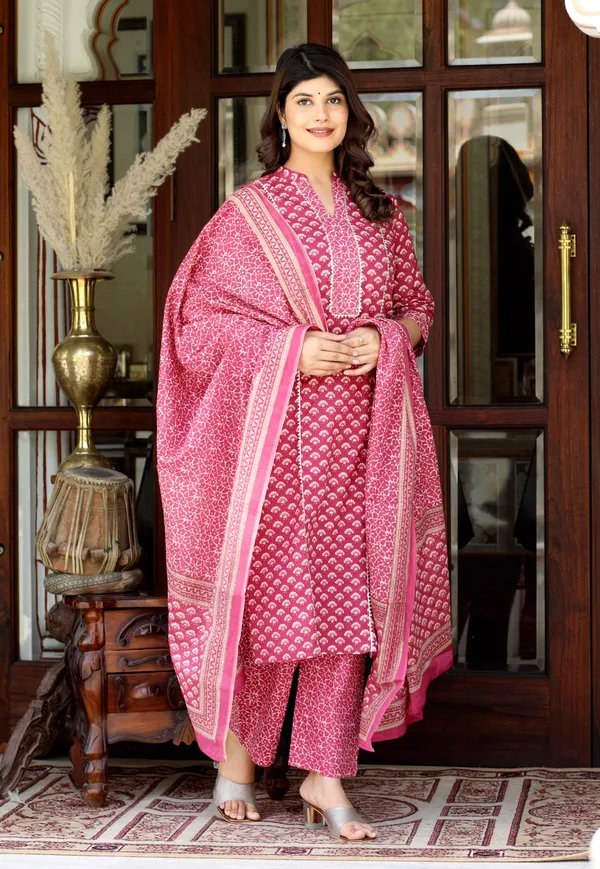 Women's_Pink_Straight_Floral_Printed_Kurta_&_Palazzo_With_Dupatta_Set_-Doriyan