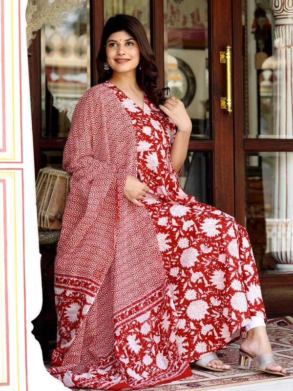 Women's_Red_Cotton_Floral_Printed_Anarkali_Kurta_With_Dupatta_-_Doriyan
