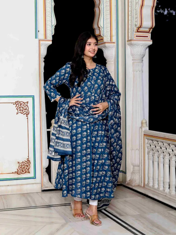 Women's_Blue_Cotton_Floral_Print_Anarkali_Kurta_With_Dupatta_-_Doriyan
