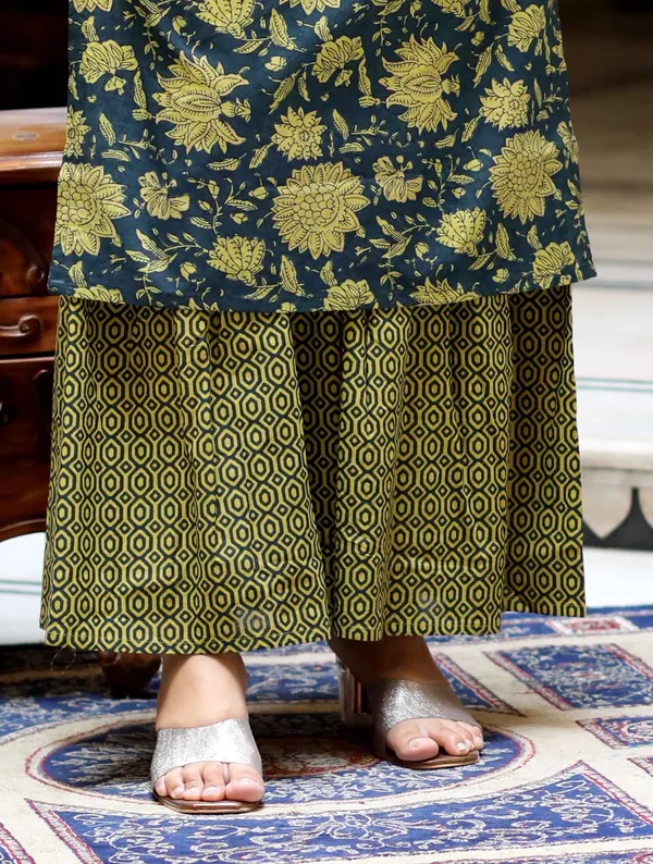 Women's_Green_&_Yellow_Floral_Printed_Pure_Cotton_Kurta_With_Sharara_-_Doriyan
