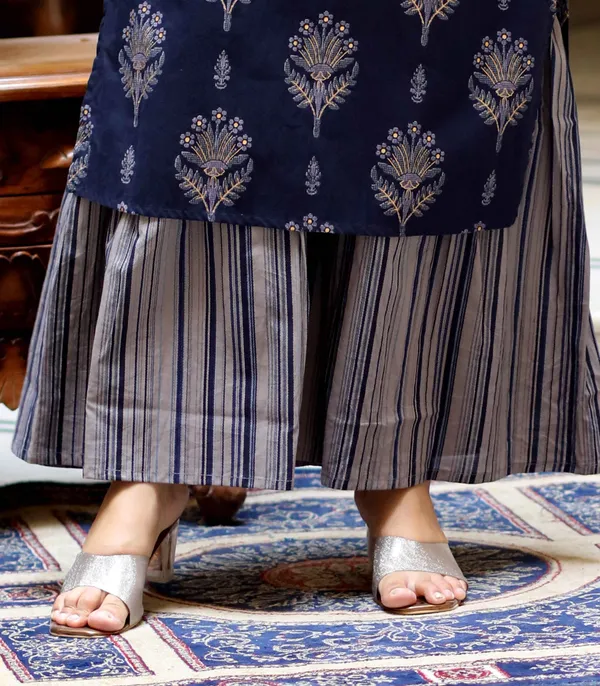 Women's_Blue_&_Grey_Printed_Pure_Cotton_Kurta_With_Sharara_-_Doriyan