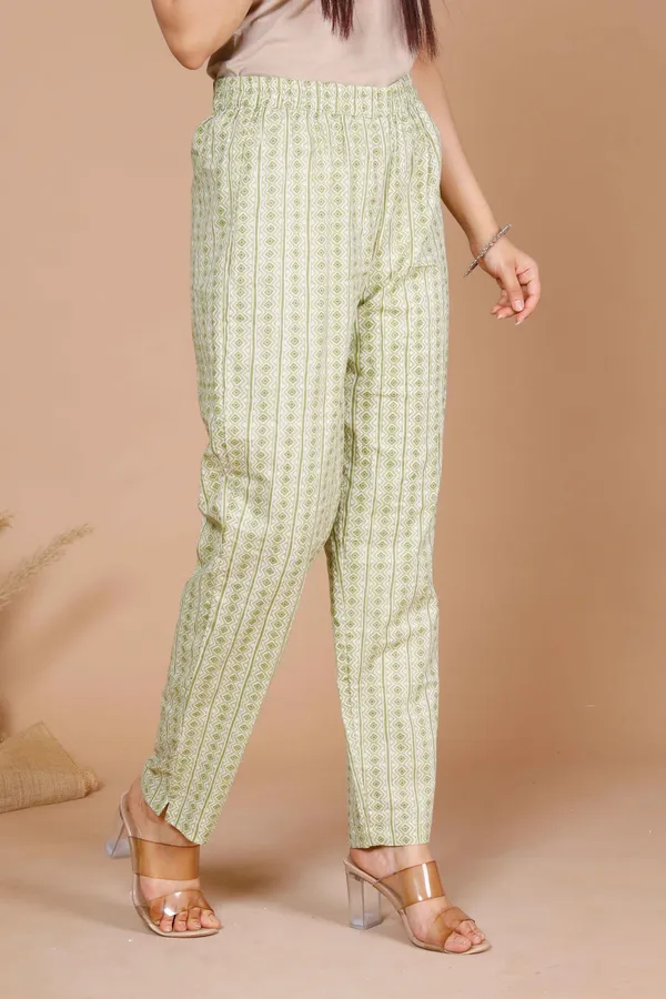 Women's_Green_Printed_Anarkali_Kurta_With_Palazzo_And_Dupatta_-_Doriyan
