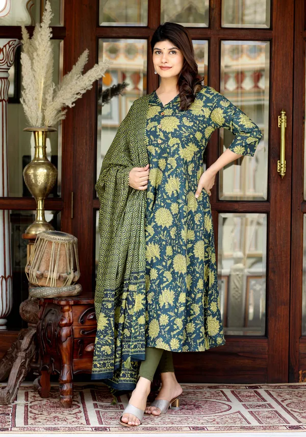 Women's_Green_Pure_Cotton_Printed_Anarkali_Kurta_With_Gold_Print_Dupatta_-_Doriyan