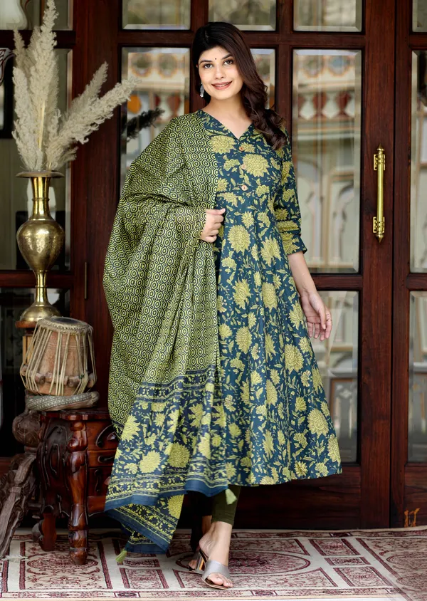Women's_Green_Pure_Cotton_Printed_Anarkali_Kurta_With_Gold_Print_Dupatta_-_Doriyan