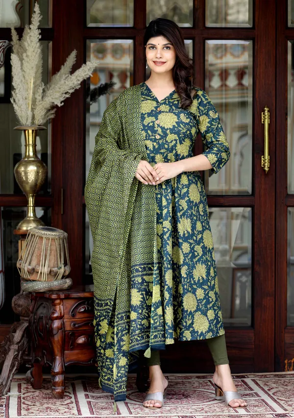 Women's_Green_Pure_Cotton_Printed_Anarkali_Kurta_With_Gold_Print_Dupatta_-_Doriyan