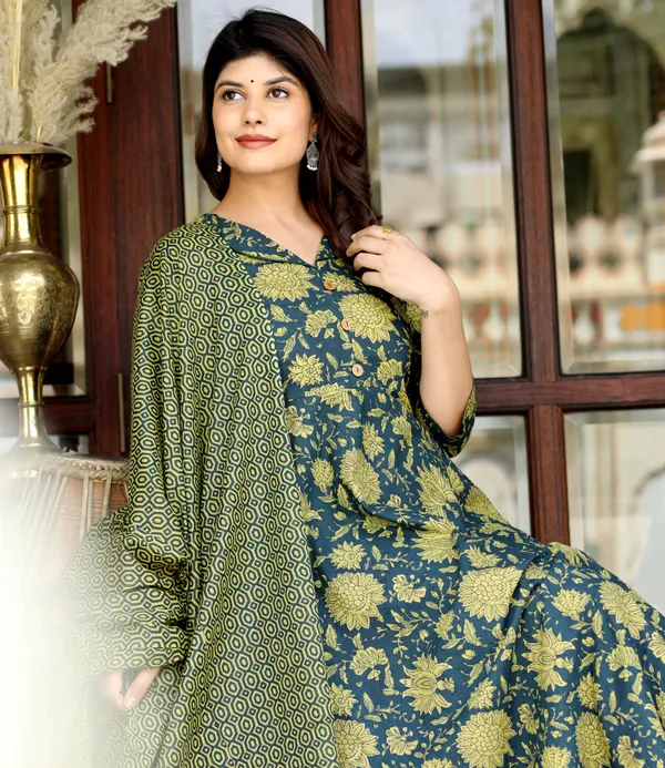 Women's_Green_Pure_Cotton_Printed_Anarkali_Kurta_With_Gold_Print_Dupatta_-_Doriyan