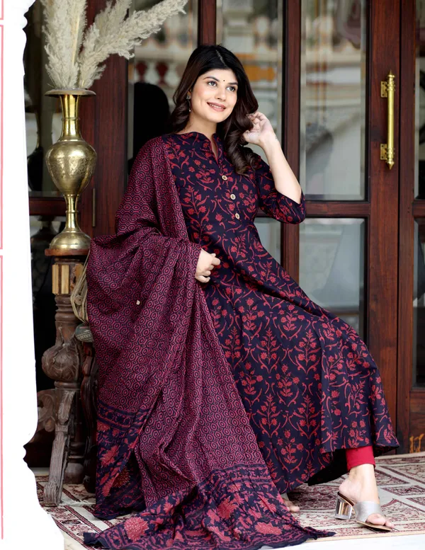 Women's_Maroon_Pure_Floral_Printed_Anarkali_Kurta_With_Gold_Print_Dupatta_-_Doriyan