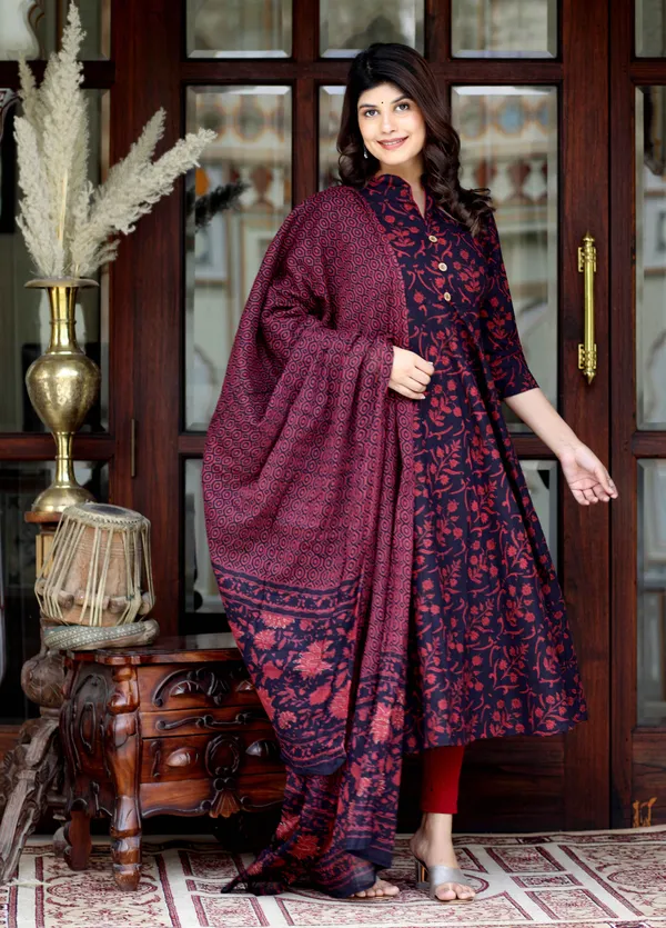 Women's_Maroon_Pure_Floral_Printed_Anarkali_Kurta_With_Gold_Print_Dupatta_-_Doriyan