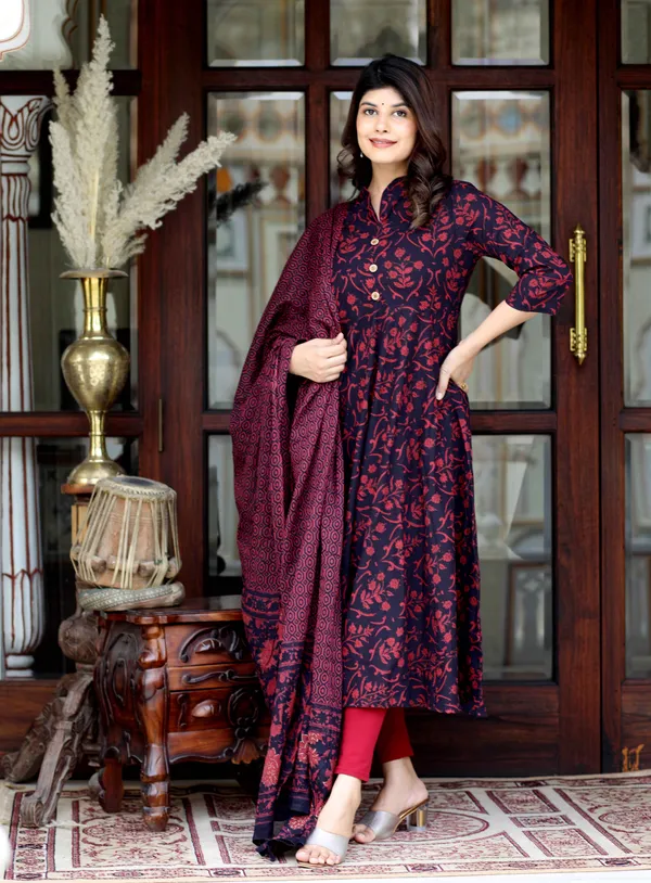 Women's_Maroon_Pure_Floral_Printed_Anarkali_Kurta_With_Gold_Print_Dupatta_-_Doriyan