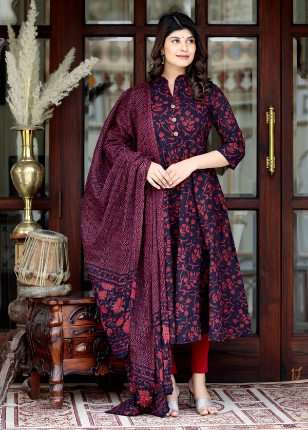 Women's_Maroon_Pure_Floral_Printed_Anarkali_Kurta_With_Gold_Print_Dupatta_-_Doriyan