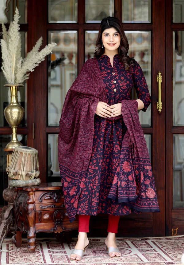 Women's_Maroon_Pure_Floral_Printed_Anarkali_Kurta_With_Gold_Print_Dupatta_-_Doriyan
