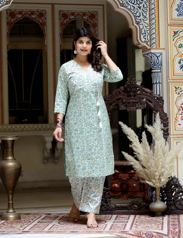 Women's_Green_Floral_Jaipuri_Cotton_Kurta_Palazzo_With_Tassel_Set_-_Doriyan