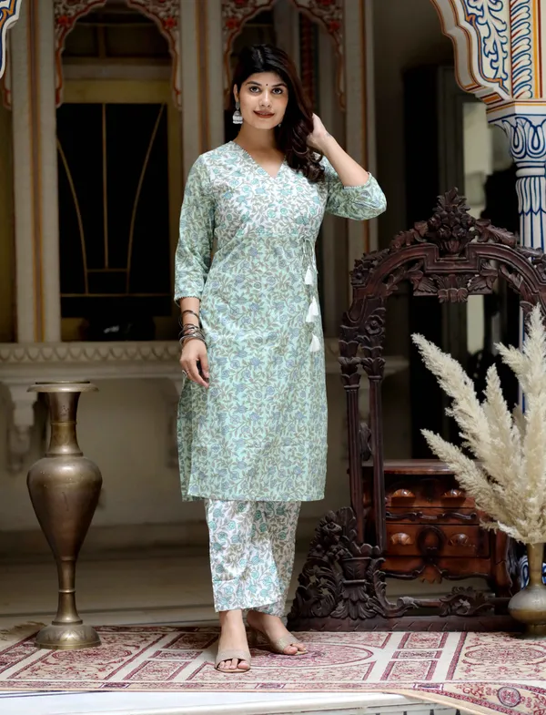 Women's_Green_Floral_Jaipuri_Cotton_Kurta_Palazzo_With_Tassel_Set_-_Doriyan