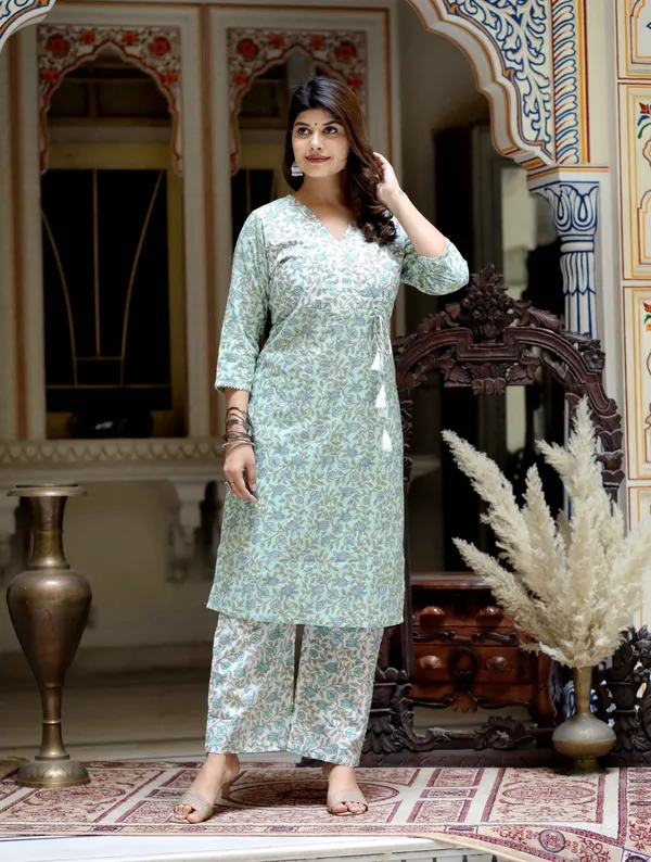 Women's_Green_Floral_Jaipuri_Cotton_Kurta_Palazzo_With_Tassel_Set_-_Doriyan