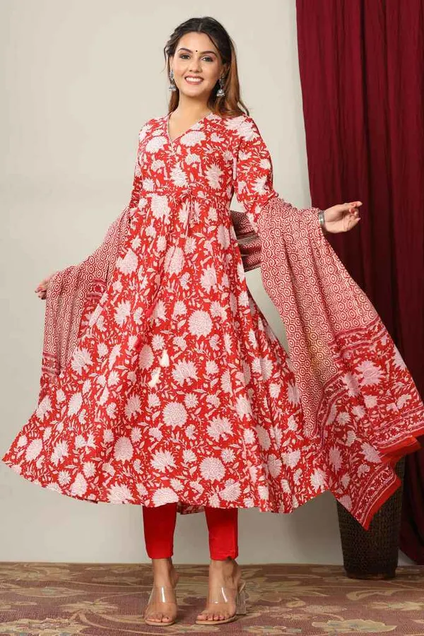 Women's_Red_Floral_Printed_Gotta_Patti_Pure_Cotton_Kurta_With_Dupatta_Set_-_Doriyan
