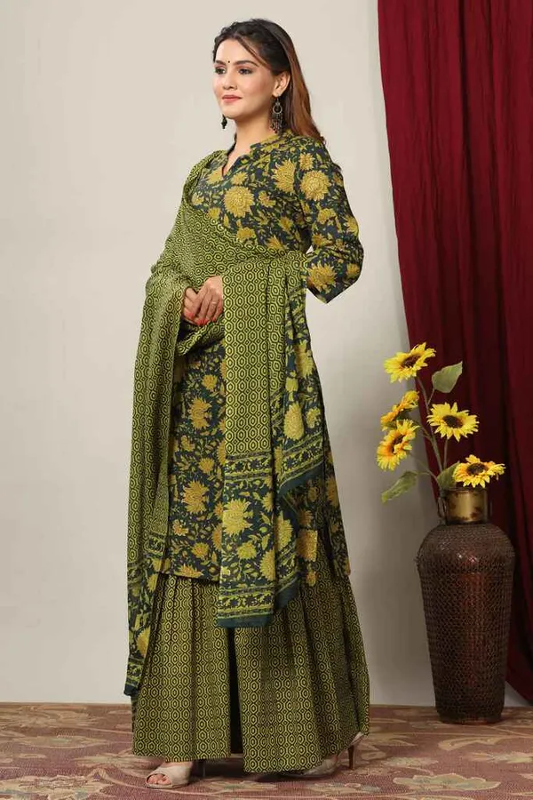 Women's_Green_Floral_Printed_Pure_Cotton_Kurta_With_Sharara_&_With_Dupatta_-_Doriyan