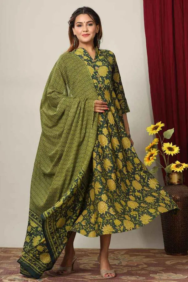 Women's_Floral_Printed_Cotton_Collar-Neck_Anarkali_Kurta_With_Dupatta_-_Doriyan