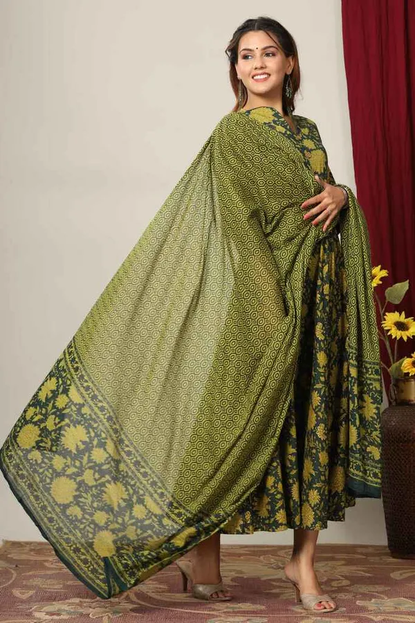 Women's_Floral_Printed_Cotton_Collar-Neck_Anarkali_Kurta_With_Dupatta_-_Doriyan