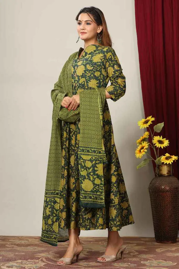 Women's_Floral_Printed_Cotton_Collar-Neck_Anarkali_Kurta_With_Dupatta_-_Doriyan