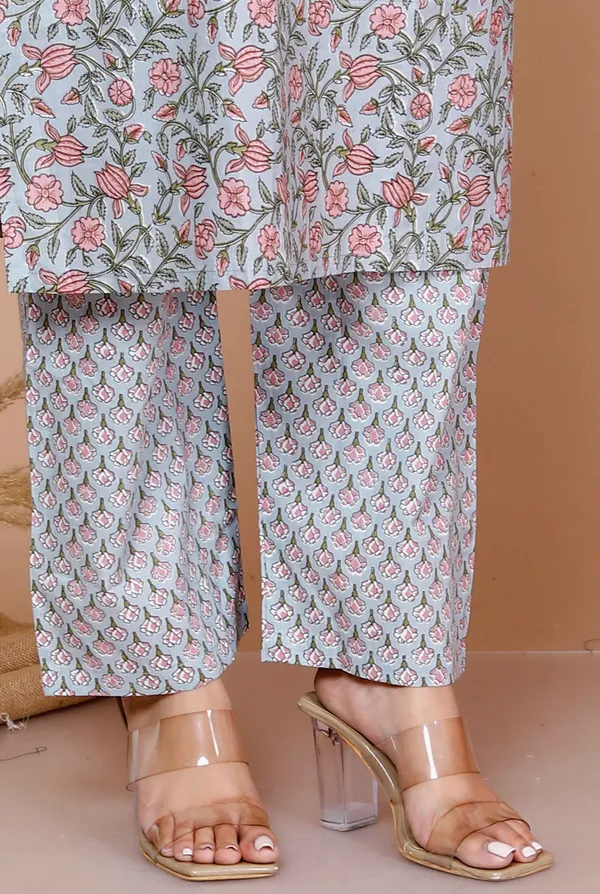 Women'S_Cotton_Floral_Printed_Straight_Kurta_PalazzoÃ‚_-_Doriyan