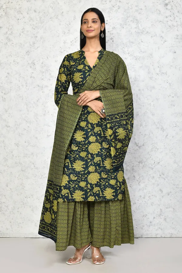 Women's_Cotton_Floral_Straight_Kurta_&_Sharara_With_Dupatta_Set_-_Doriyan