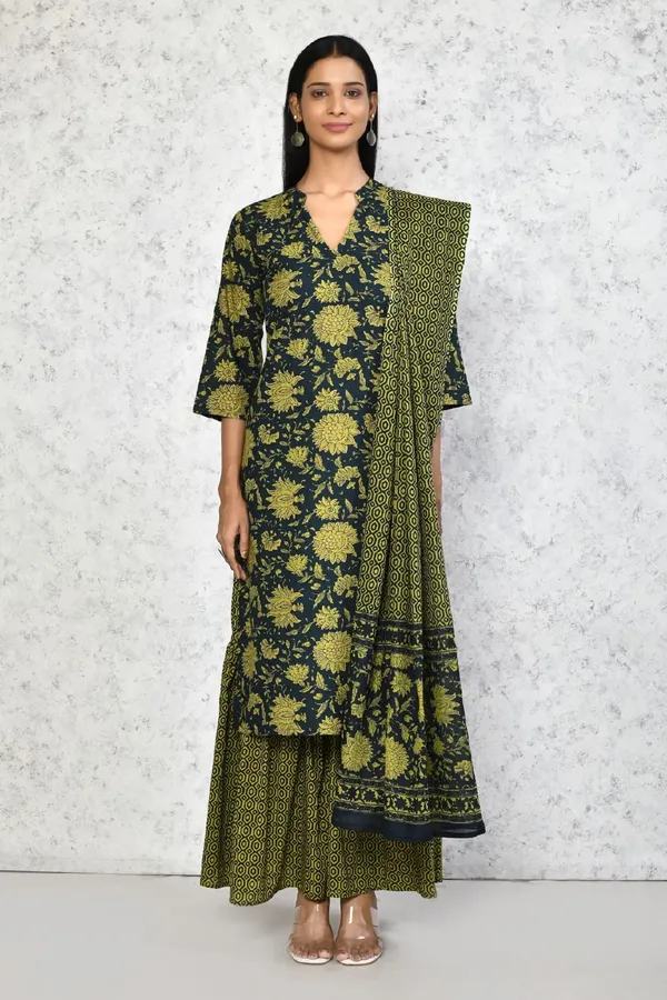 Women's_Cotton_Floral_Straight_Kurta_&_Sharara_With_Dupatta_Set_-_Doriyan
