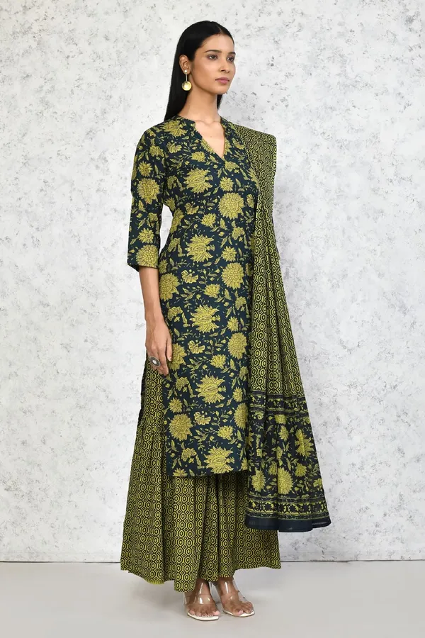 Women's_Cotton_Floral_Straight_Kurta_&_Sharara_With_Dupatta_Set_-_Doriyan